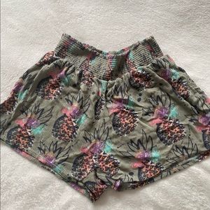 Tropical shorts 🍍